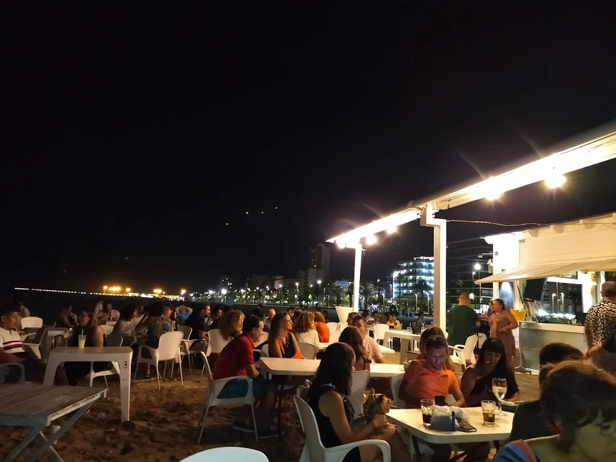 Chiringuito Caramba am Strand von Gandía