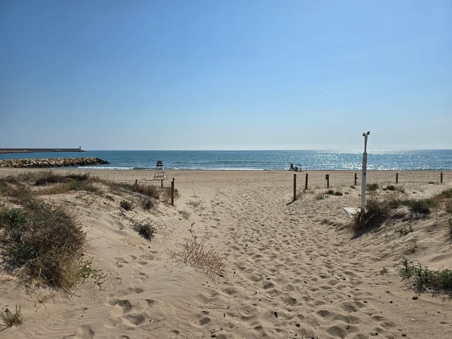 Accès à la plage de Marenys de Rafalcaid