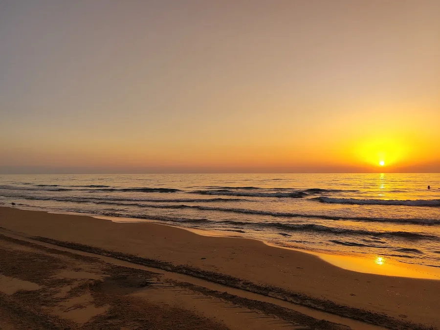 Sonnenaufgang an der Playa Norte in Gandía
