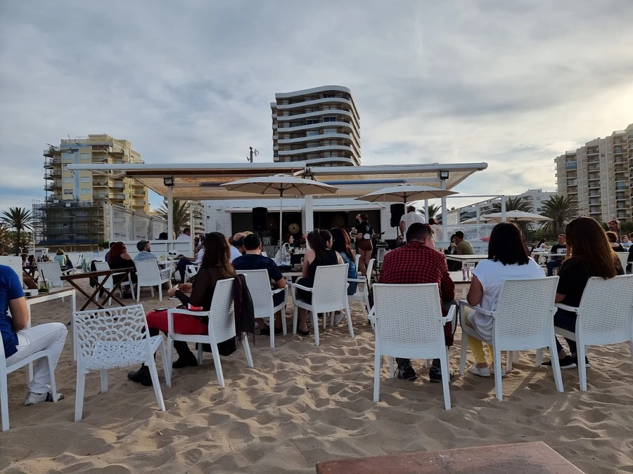Atmosphäre im Chiringuito Playa Shaganesha
