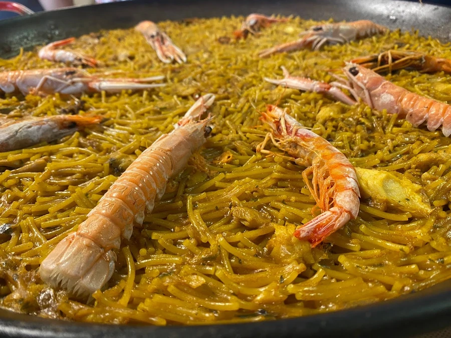 Zubereitung der Fideuà aus Gandía