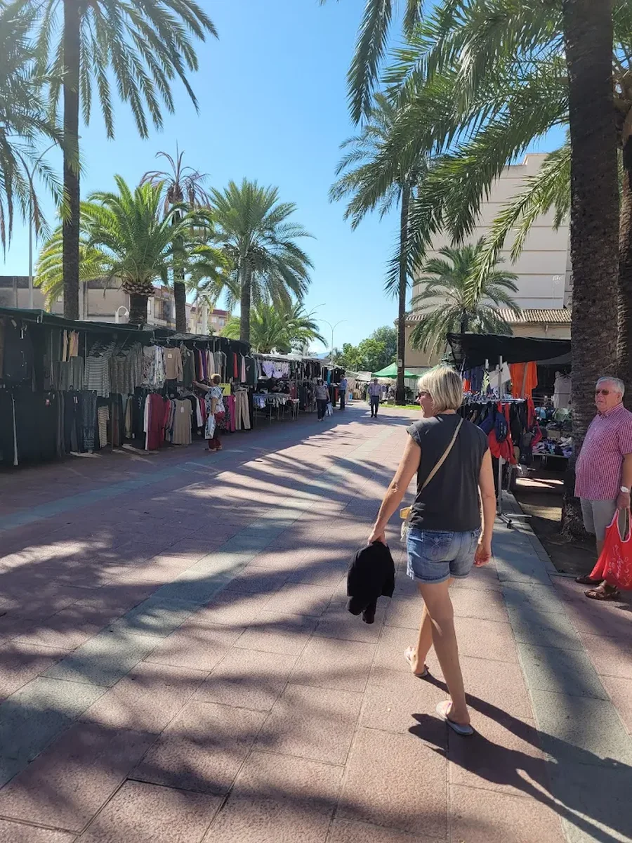 Donnerstagsmarkt am Strand von Gandía