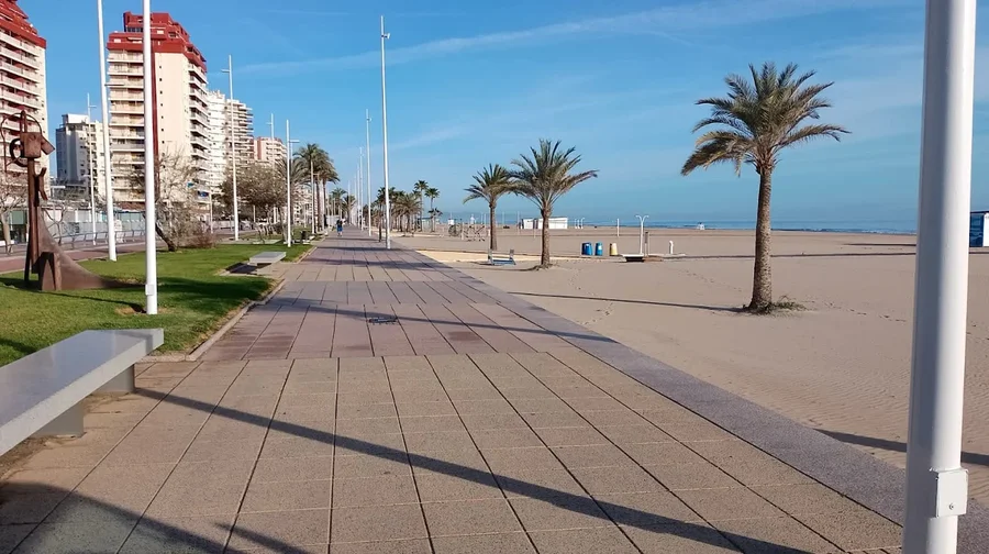 Strandpromenade am Strand von Gandía
