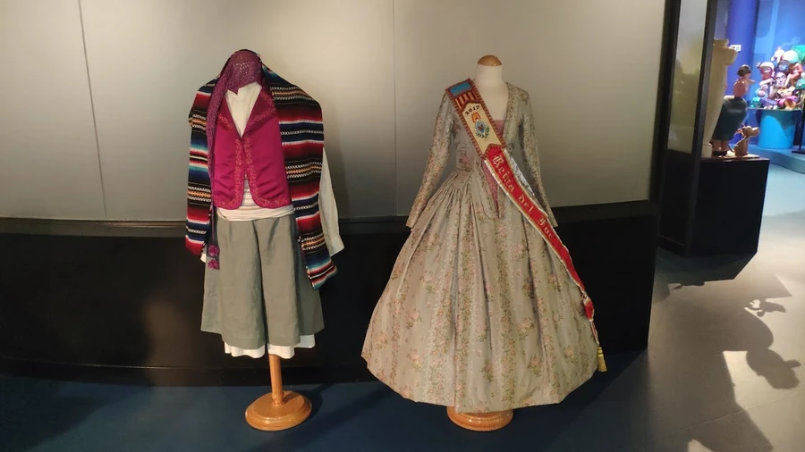 Fallas-Kleider im Museum