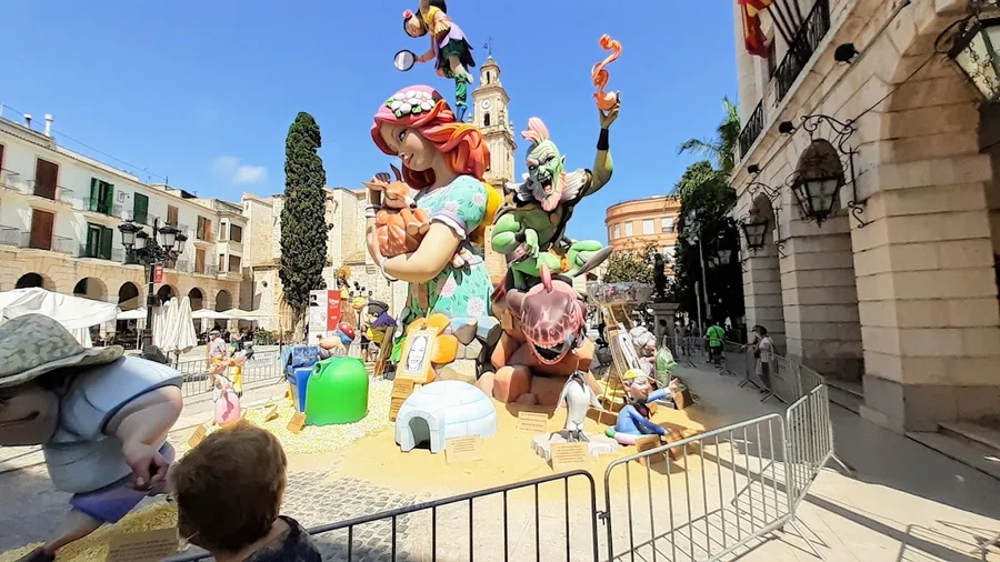 Fallas am Rathaus von Gandía